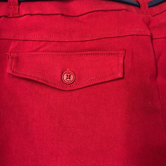 Red shorts - Picture 9 of 9